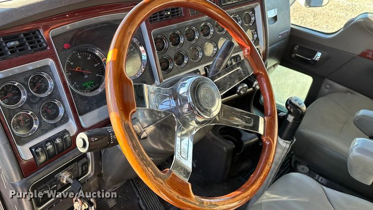 image for item ED2378 2007 Kenworth semi truck