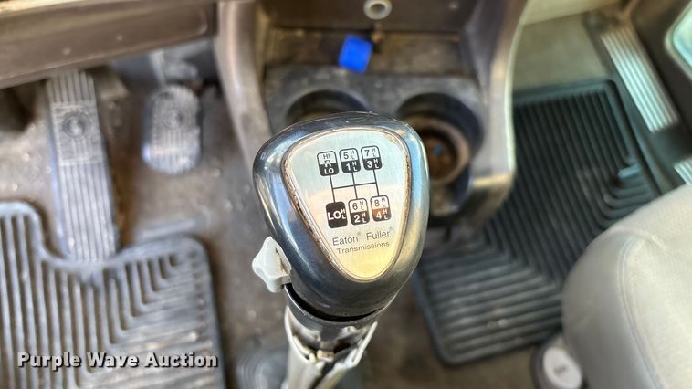 image for item ED2378 2007 Kenworth semi truck