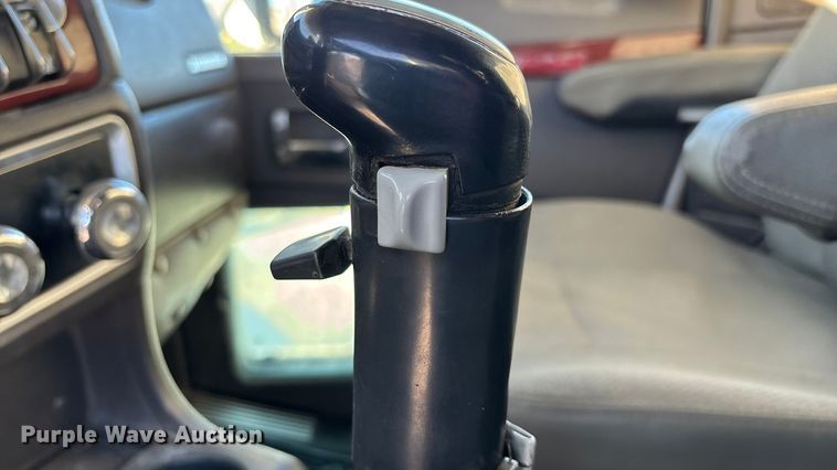 image for item ED2378 2007 Kenworth semi truck