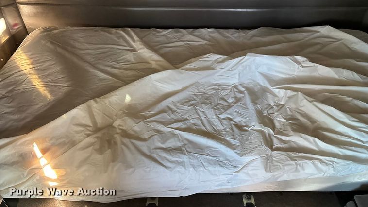 image for item ED2378 2007 Kenworth semi truck