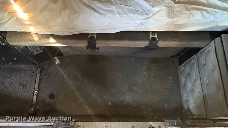 image for item ED2378 2007 Kenworth semi truck