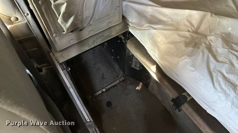 image for item ED2378 2007 Kenworth semi truck