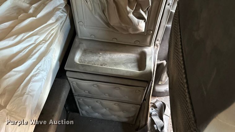 image for item ED2378 2007 Kenworth semi truck