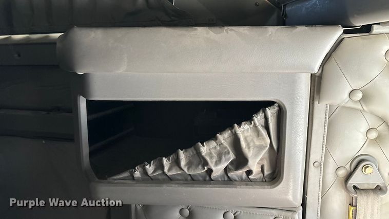 image for item ED2378 2007 Kenworth semi truck