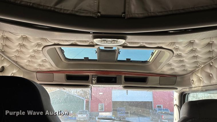 image for item ED2378 2007 Kenworth semi truck