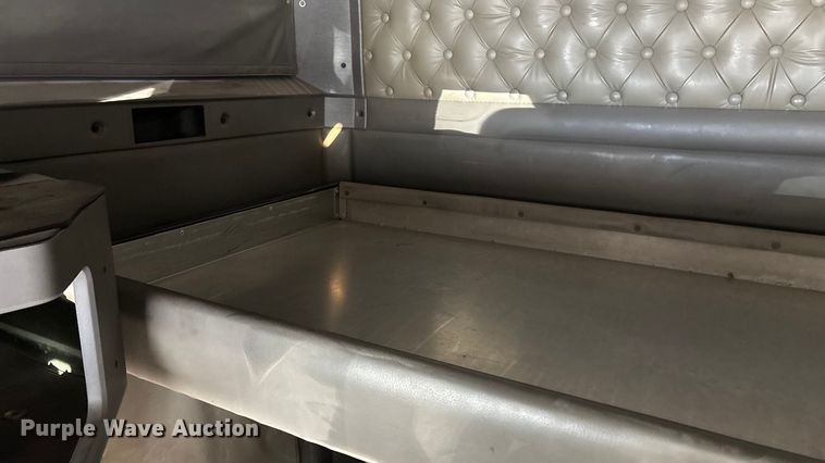 image for item ED2378 2007 Kenworth semi truck