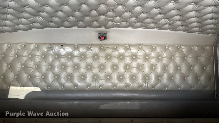 image for item ED2378 2007 Kenworth semi truck