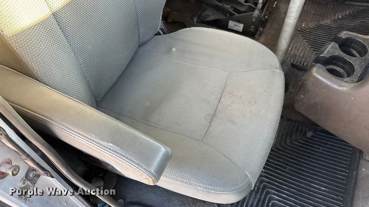 image for item ED2378 2007 Kenworth semi truck