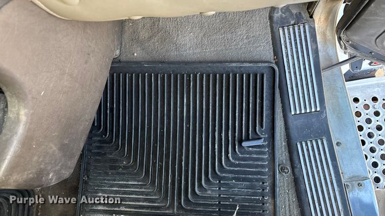 image for item ED2378 2007 Kenworth semi truck