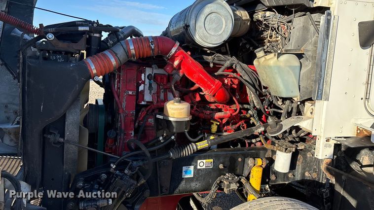 image for item ED2378 2007 Kenworth semi truck