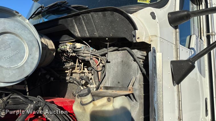 image for item ED2378 2007 Kenworth semi truck