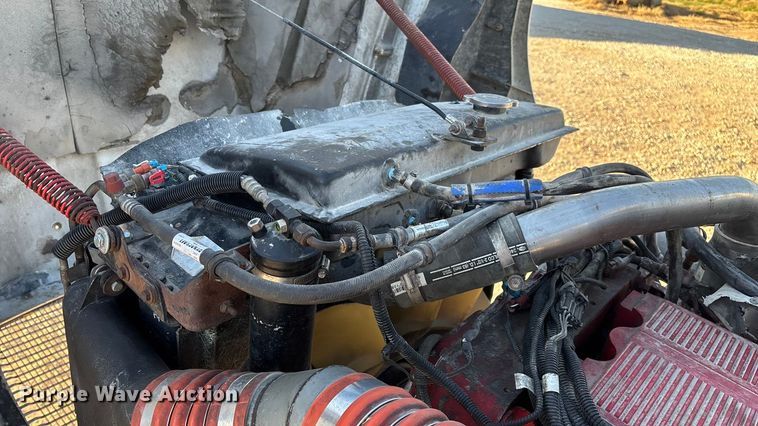 image for item ED2378 2007 Kenworth semi truck