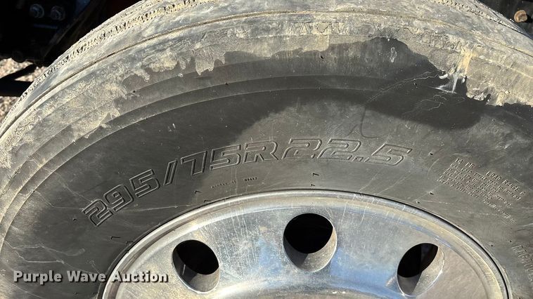 image for item ED2378 2007 Kenworth semi truck