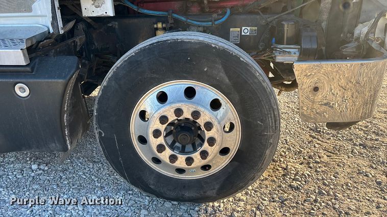 image for item ED2378 2007 Kenworth semi truck