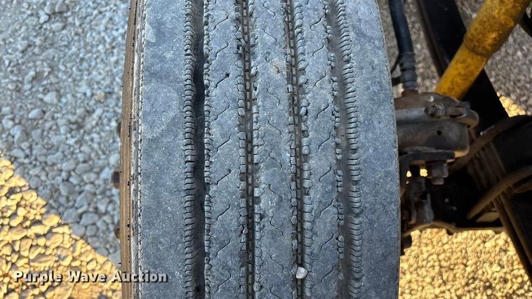 image for item ED2378 2007 Kenworth semi truck