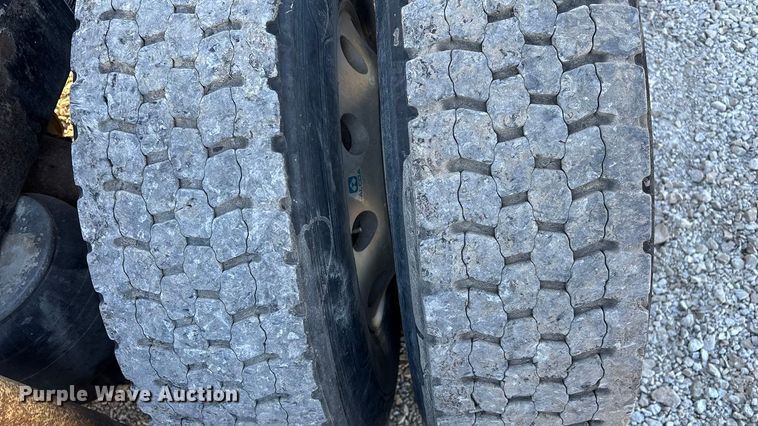 image for item ED2378 2007 Kenworth semi truck