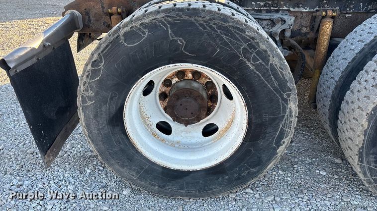 image for item ED2378 2007 Kenworth semi truck