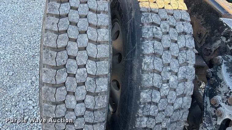 image for item ED2378 2007 Kenworth semi truck