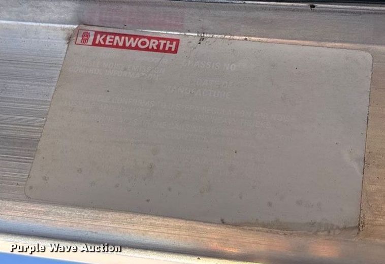 image for item ED2378 2007 Kenworth semi truck