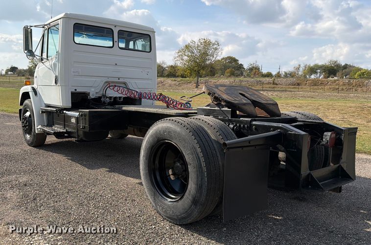 image for item ED5029 2003 Freightliner FL70 semi truck