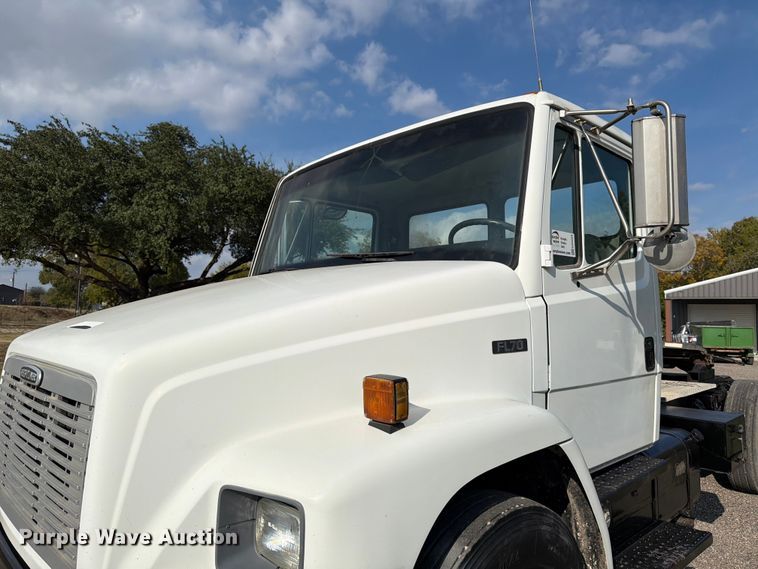 image for item ED5029 2003 Freightliner FL70 semi truck