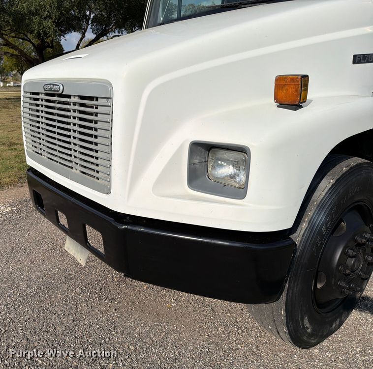 image for item ED5029 2003 Freightliner FL70 semi truck