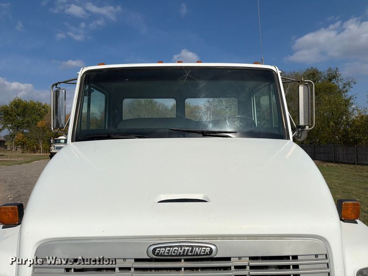 image for item ED5029 2003 Freightliner FL70 semi truck