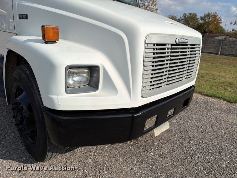 image for item ED5029 2003 Freightliner FL70 semi truck