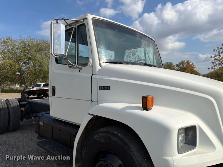 image for item ED5029 2003 Freightliner FL70 semi truck