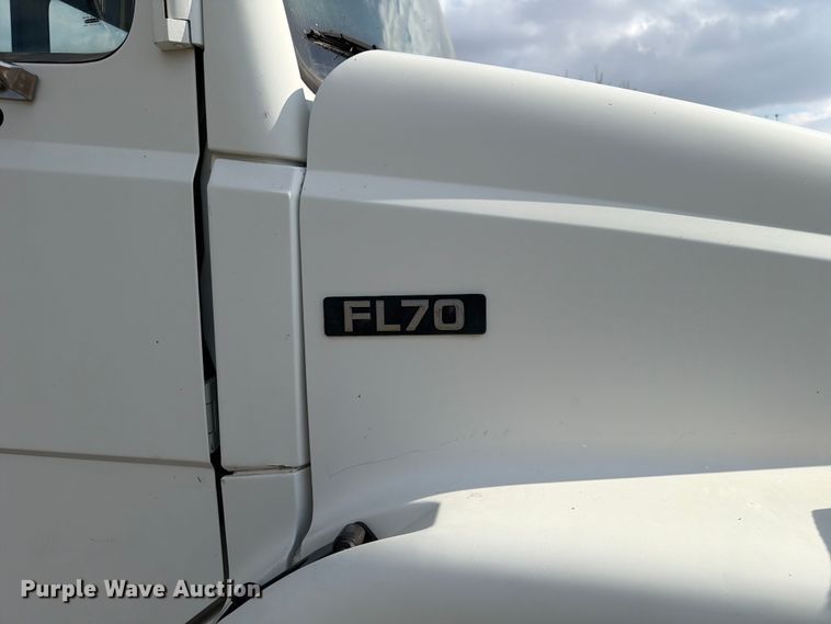 image for item ED5029 2003 Freightliner FL70 semi truck