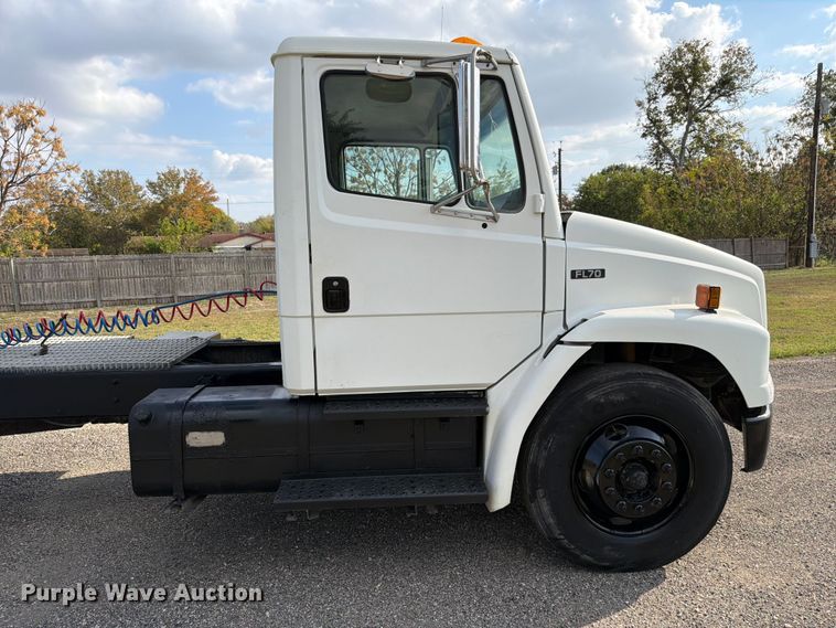 image for item ED5029 2003 Freightliner FL70 semi truck
