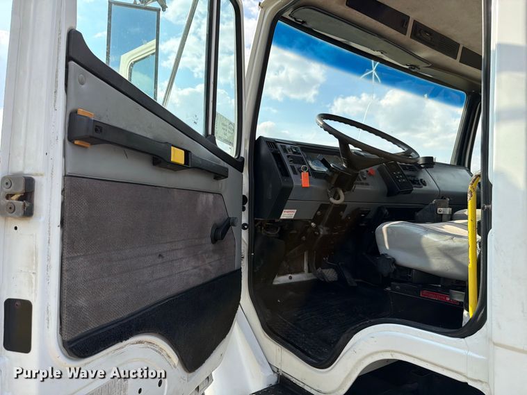 image for item ED5029 2003 Freightliner FL70 semi truck