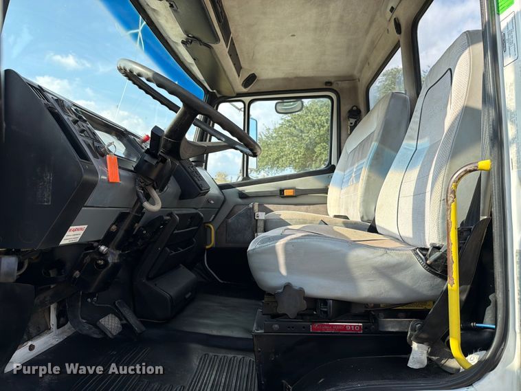 image for item ED5029 2003 Freightliner FL70 semi truck