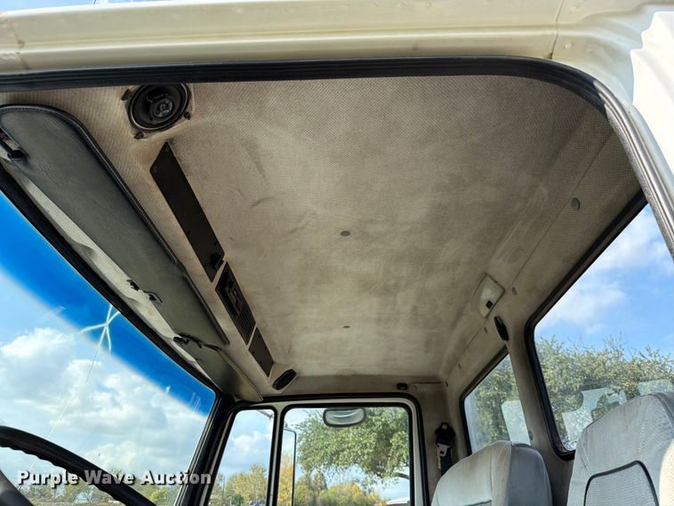 image for item ED5029 2003 Freightliner FL70 semi truck