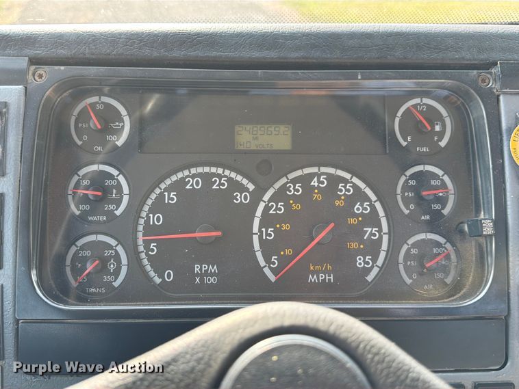 image for item ED5029 2003 Freightliner FL70 semi truck