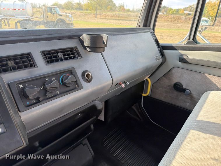 image for item ED5029 2003 Freightliner FL70 semi truck