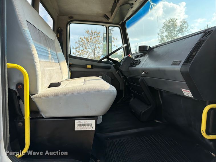 image for item ED5029 2003 Freightliner FL70 semi truck