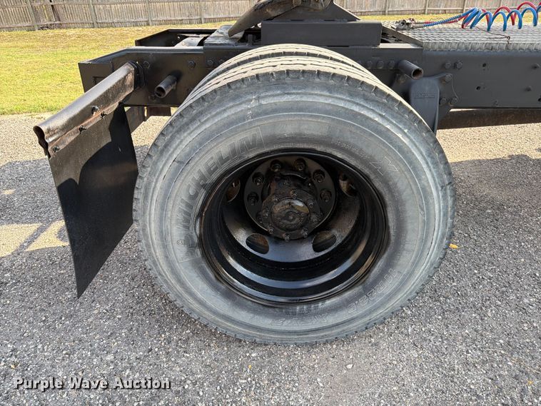 image for item ED5029 2003 Freightliner FL70 semi truck