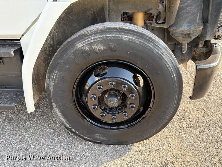 image for item ED5029 2003 Freightliner FL70 semi truck