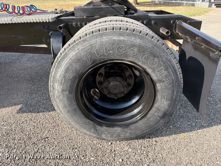 image for item ED5029 2003 Freightliner FL70 semi truck