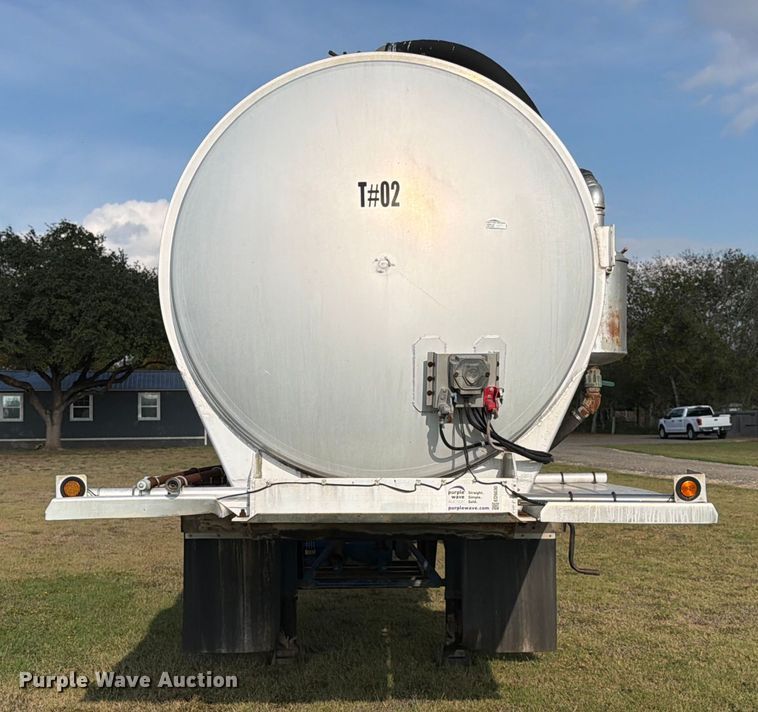 image for item ED5030 1999 Polar vacuum trailer