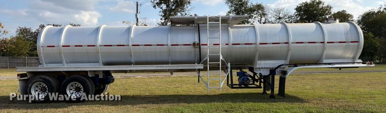 image for item ED5030 1999 Polar vacuum trailer