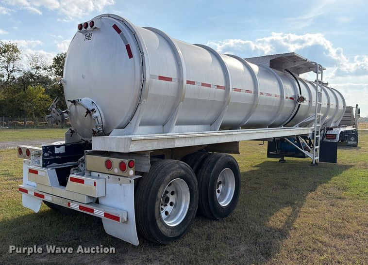 image for item ED5030 1999 Polar vacuum trailer