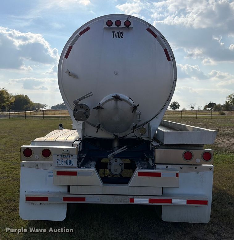 image for item ED5030 1999 Polar vacuum trailer