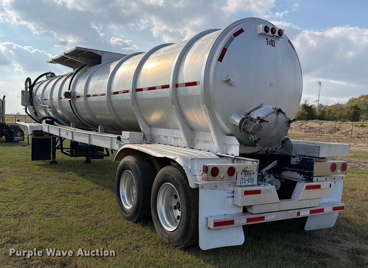 image for item ED5030 1999 Polar vacuum trailer