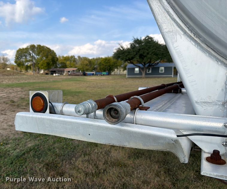 image for item ED5030 1999 Polar vacuum trailer