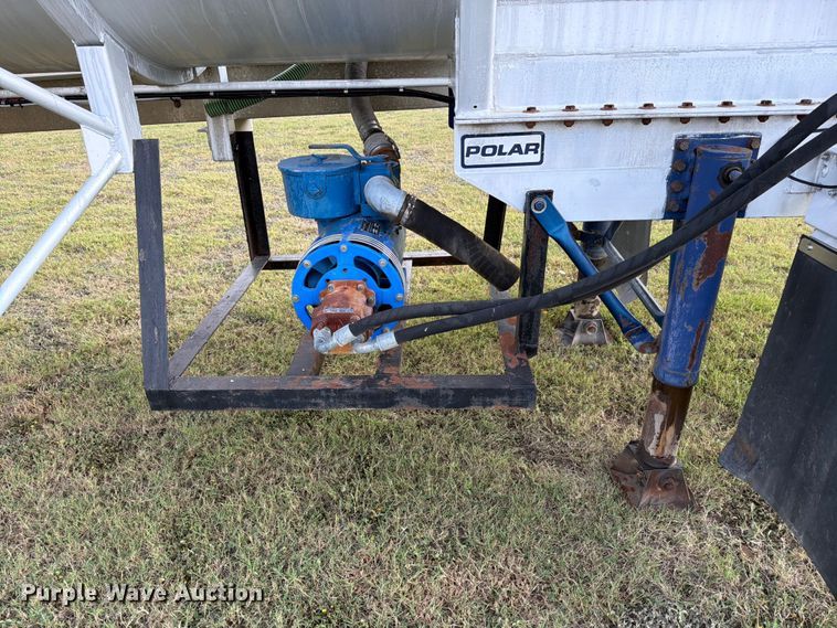 image for item ED5030 1999 Polar vacuum trailer