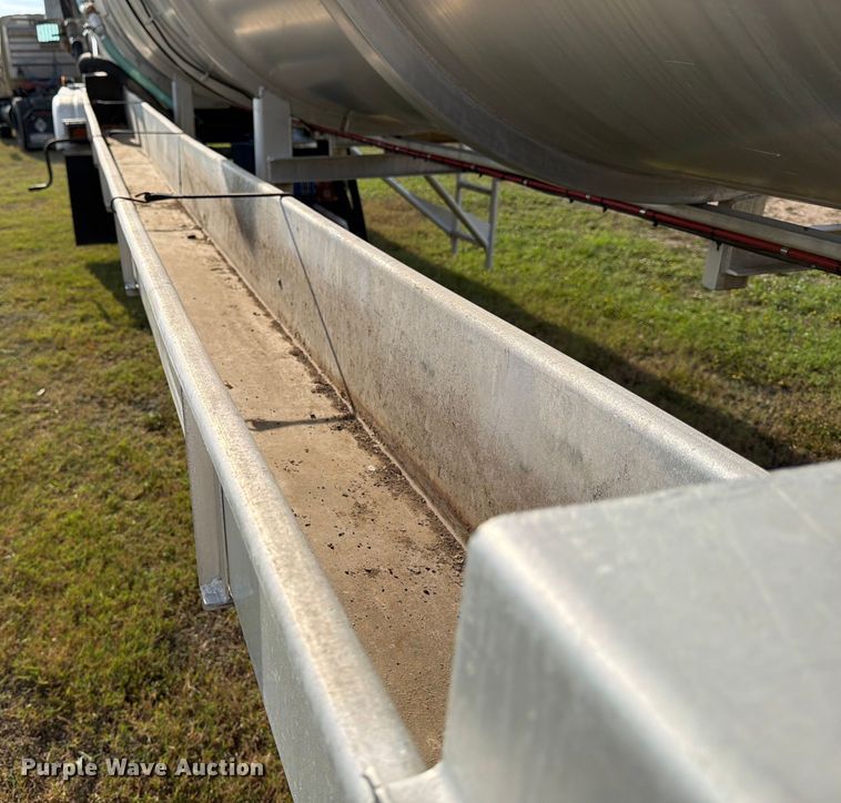 image for item ED5030 1999 Polar vacuum trailer