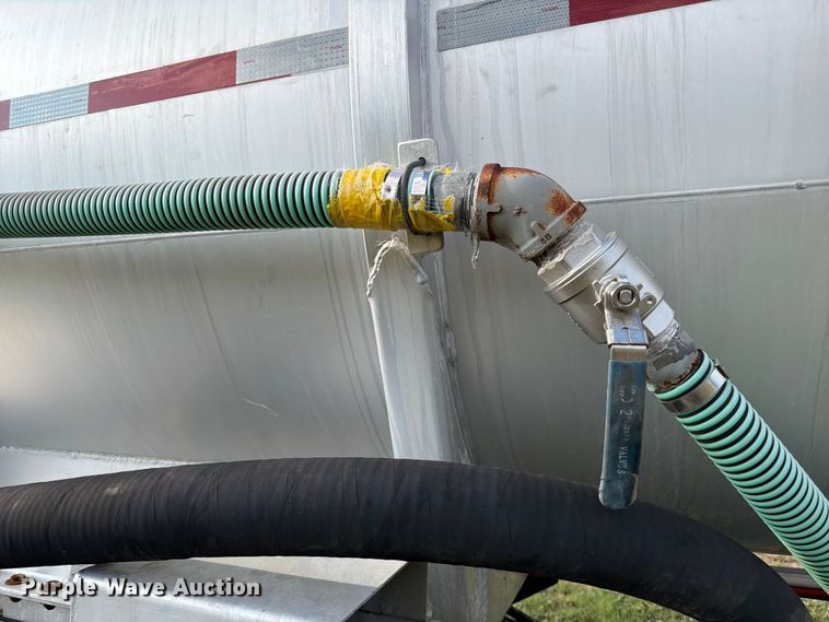 image for item ED5030 1999 Polar vacuum trailer