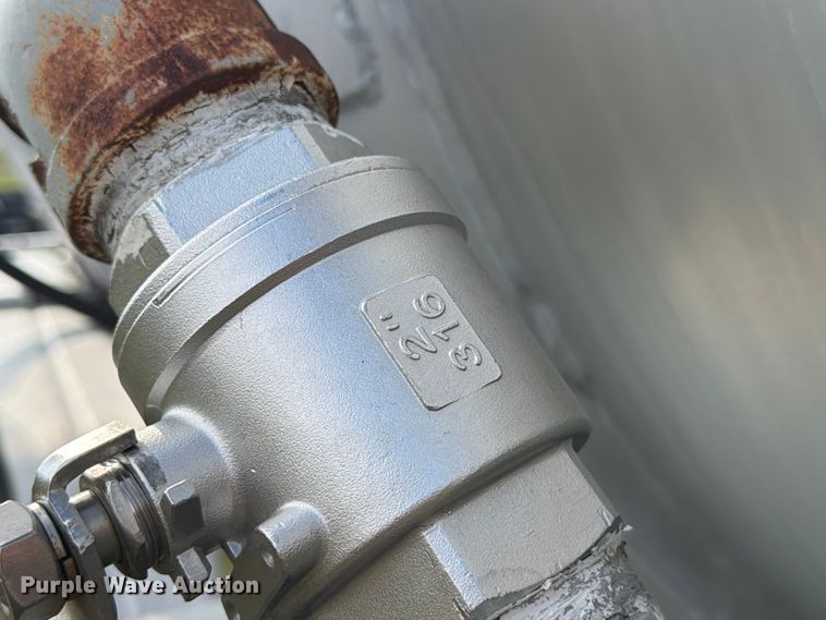 image for item ED5030 1999 Polar vacuum trailer